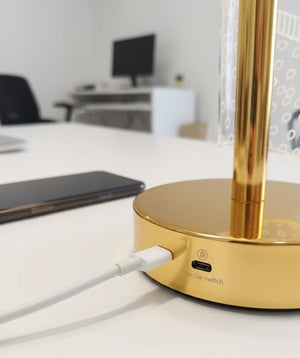 Leaf LED Lamp – Soft Glow | إضاءة ديكور أنيقة
